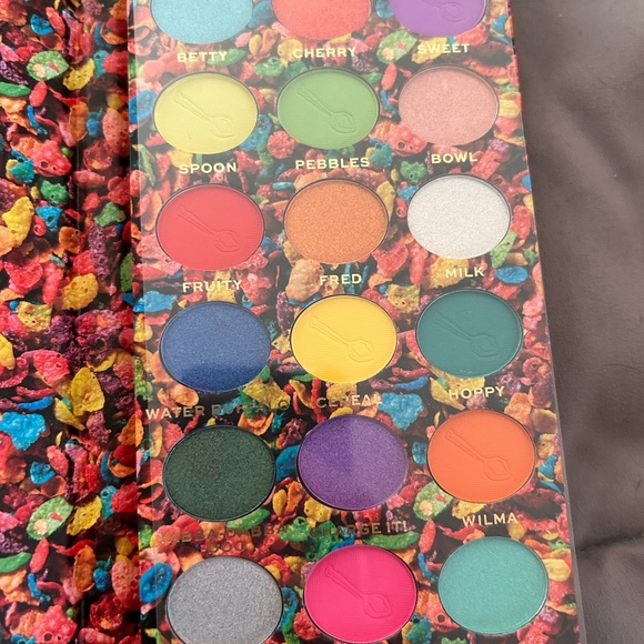 Fruity pebbles and cocoa pebbles eyeshadow palettes - Picture 12 of 14